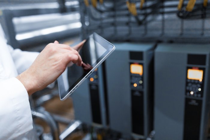 Поставка ИБП и АКБ