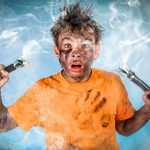 Почему происходят перебои электричества и как обезопасить себя от этого явления?